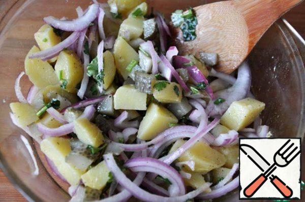 Add the pickled onion and mix.