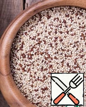 Fill the quinoa with water in a ratio of 1:2, bring to a boil and cook over low heat under the lid for about 15-20 minutes until the cereals are ready.