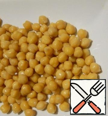 Soak the chickpeas for 4 hours. Then boil until tender.