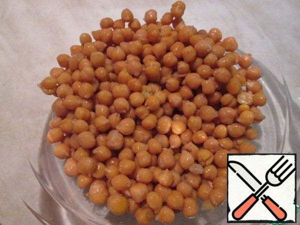 Soak the chickpeas in cold water for a few hours and boil until tender. This can be done in advance.