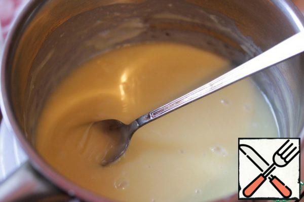 Melt the chocolate in a water bath.