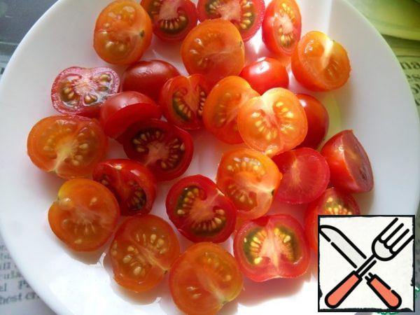 Cut the cherry tomatoes into halves.