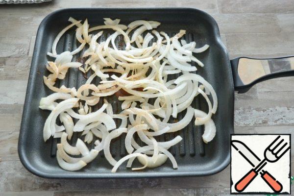 Meanwhile, toss the sliced onion on the grill and cook for 1-2 minutes. It should be toasted in some places, but remain crisp.