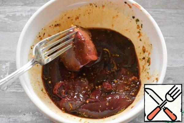 Marinate the liver in this marinade for about 15 minutes. You can continue, there will be a more intense taste.