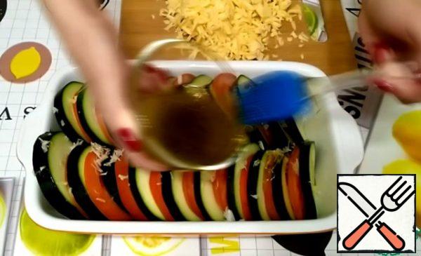 We distribute the fill with a brush.