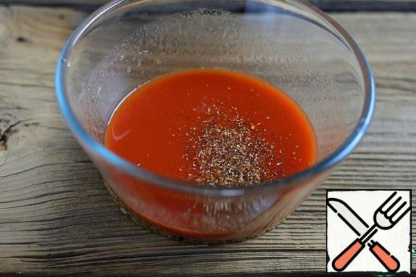 Dilute the tomato paste in 300 ml of water, add a mixture of peppers to taste and, if necessary, salt.