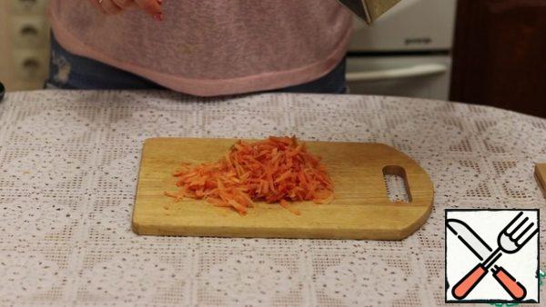 Carrots are cleaned, grated on a grater.