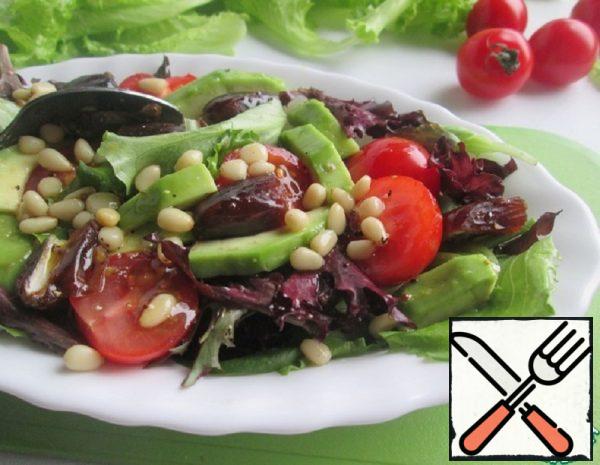 Salad with Dates and Pine Nuts Recipe