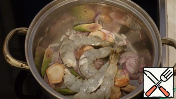 Add the tiger prawns and fry until slightly red.