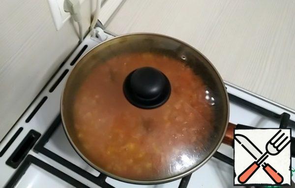 Mix everything well.
Simmer under a closed lid for about 20 minutes.
