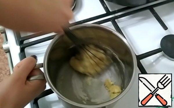 Then pour the flour and mix quickly.