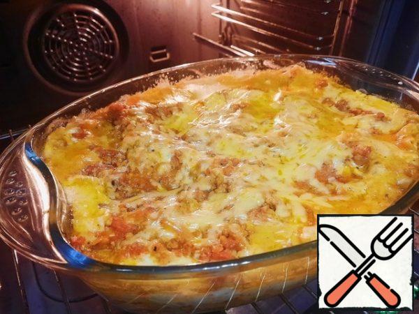 Look at how delicious the lasagna turned out.
Lots of sauce...stretching cheese... this is the perfect dish for lunch or dinner…
Bon Appetit!