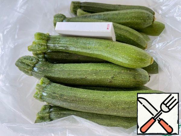 Recipe for 0.5 kg of tiny zucchini. In the photo, in a bag of zucchini, there is a matchbox for a visual concept of their size.