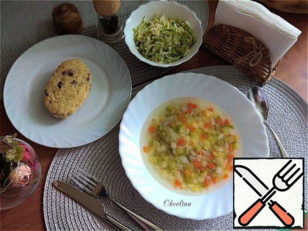 Pour on plates. For my diet, the amount of soup that I cooked for 3 servings of 150 ml each. This is my lunch: vegetable soup with chicken broth 150 ml + baked minced chicken cutlet weighing 100 g, made from breast with onions and 1 h l corn flour (breading) + salad of young cabbage 100 g with vegetable oil (I have olive oil) 1 tbsp, you can add salt. I will say that there is enough for me. Minus only-the cutlet is too dry! But it doesn't matter!