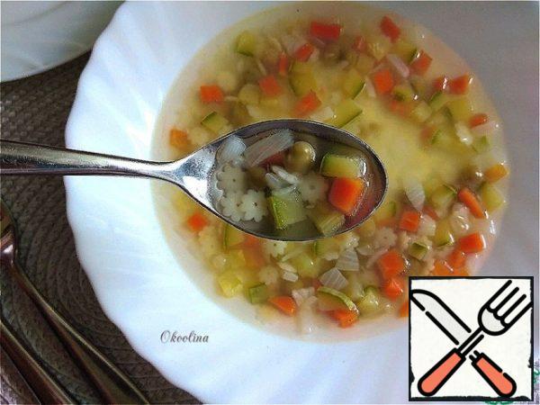 We eat soup. Delicious, fragrant and beautiful! The soup is suitable for everyone who adheres to a diet for weight loss, for a therapeutic diet, as well as for children, starting from the year.