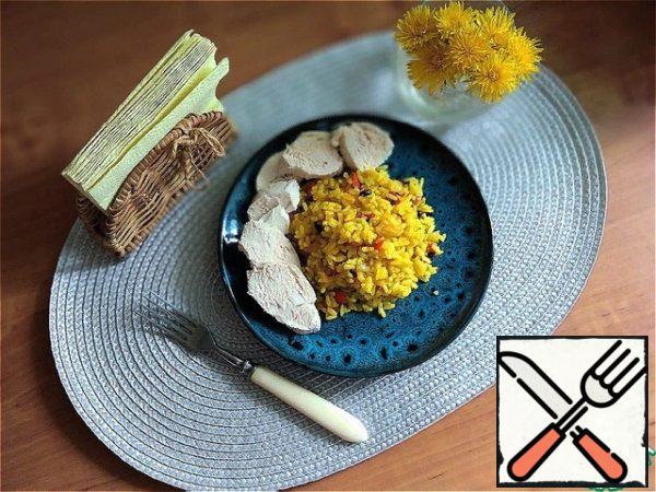 According to my diet, I need 150 g of ready-made rice with vegetables and 100 g of boiled chicken breast. This is one of the options for lunch.