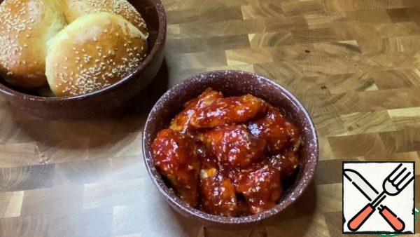 Sprinkle the wings with sesame seeds.