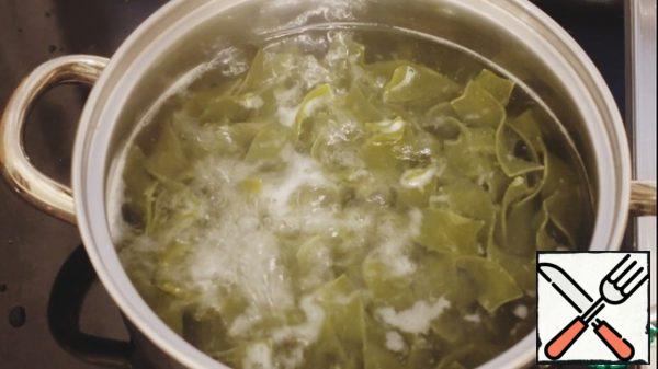 Cook the pasta for 5 minutes in salted water .