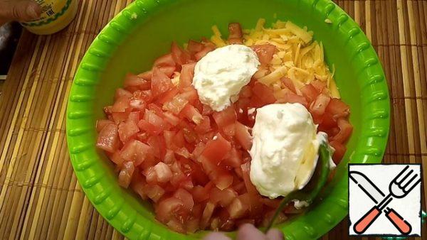 Mix the cheese, tomato and sour cream.