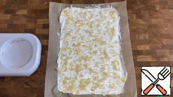 Cover the baking sheet with baking paper. Spread the dough evenly. Sprinkle with almond petals (you can use any chopped nuts). Bake for 20 minutes at 150 degrees.
