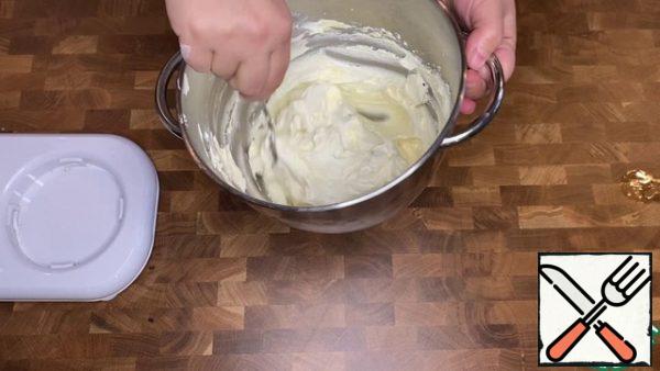 Add the cheese and mix well (you can use a mixer). Cool the cream (a little).