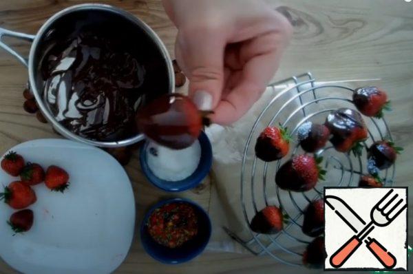 Each strawberry is alternately dipped in chocolate then in coconut shavings or sprinkles