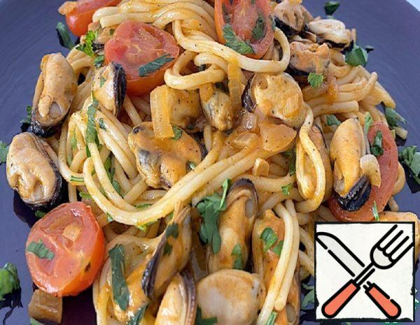 Spaghetti with Mussels in Tomato Sauce Recipe