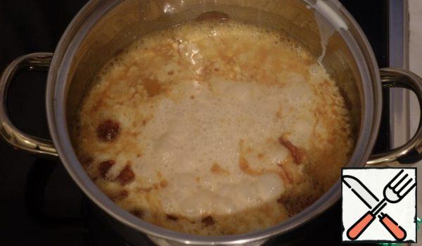 Add the hot cream, stir and remove from the heat