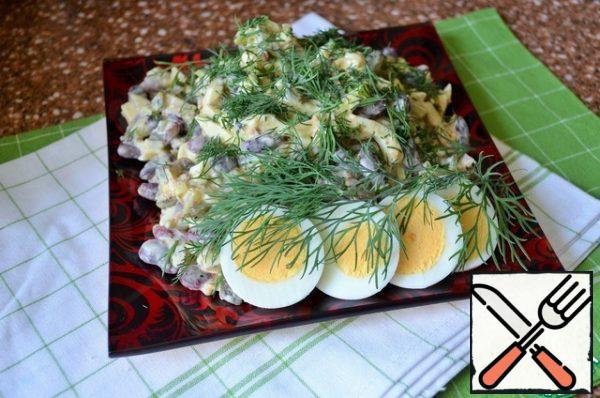 Serve, garnished with dill and egg.