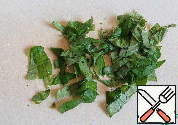 Cut the basil leaves into strips.