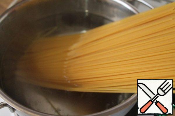Boil the pasta in boiling salted water until ready.
