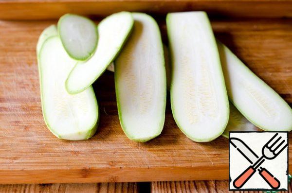 Zucchini cut into plates.