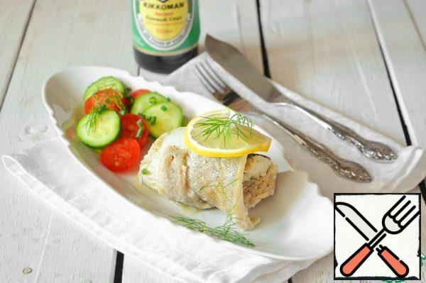 Cook in a steamer for 20-25 minutes. It turns out delicious and dietetic. Butter gives juiciness, dill and soy sauce-piquancy.