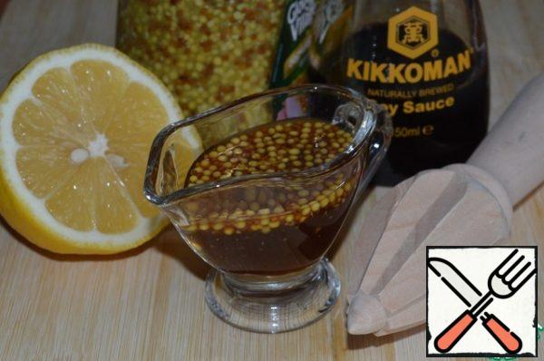 Prepare the honey glaze: mix honey, mustard, soy sauce and lemon juice.