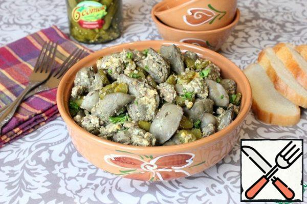 Chicken liver, fried with egg and gherkins is ready.