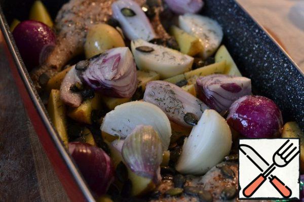 After an hour, remove the foil from the duck.
To the legs we spread potatoes, onions.
Sprinkle with thyme and pumpkin seeds.
Add salt and pour sunflower oil on top (2 tbsp. l.), if the duck was low-fat.
Bake for another 30 minutes or until the potatoes are ready.