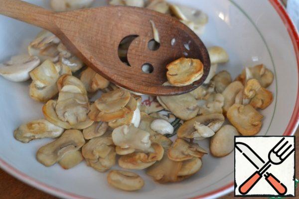 Fry in a dry pan until brown
Spread in a separate bowl.