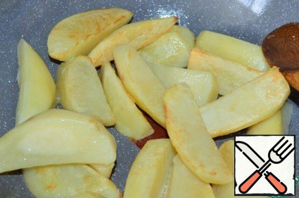Heat the oil in a frying pan and fry the potatoes until crisp, 10
minutes on a higher-than-average heat, stirring.