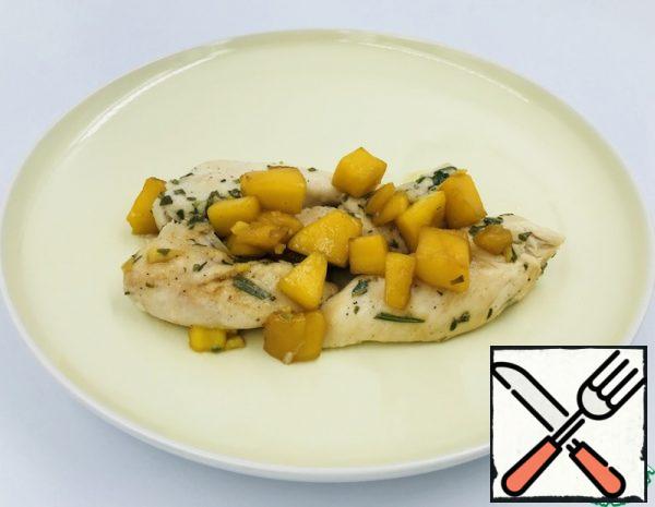 Season the chicken fillet with salt and pepper, and add the chopped rosemary and thyme leaves. Fry in a frying pan, put in a fireproof dish and put in the oven for 10 minutes (180 C).

