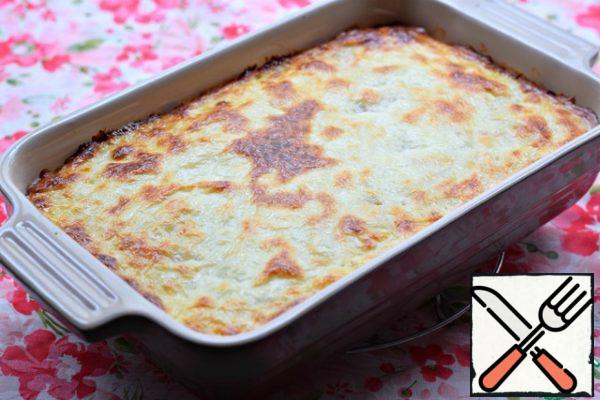 Cook the casserole for 20-25 minutes (until browned).
Sprinkle with herbs before serving.