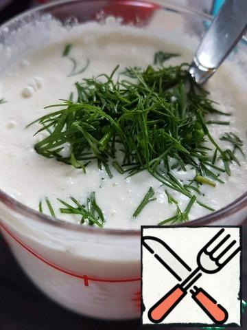Prepare the sauce.
Add flour to the cream, mix so that there are no lumps + chopped dill.