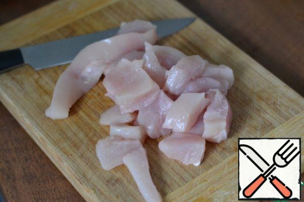 Cut the chicken fillet into pieces.