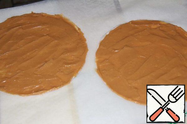 On a baking sheet, draw a circle (I can fit 2 circles) with a diameter of 20-22 cm. Apply 2 tablespoons of dough and spread evenly over the entire circle. Bake for about 10 minutes at 180 degrees (as soon as the edges of the cakes are browned and the top is dried - remove)