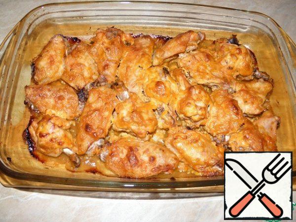 Bake in a preheated 200% oven for 25-30-40 minutes (depending on the size and degree of crust)