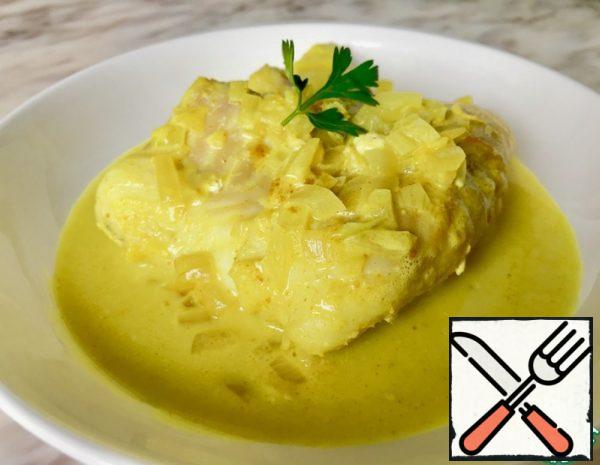 Chop the ginger, onion and garlic and fry in coconut oil. Add curry powder and salt. Pour in the coconut milk and warm it up. 