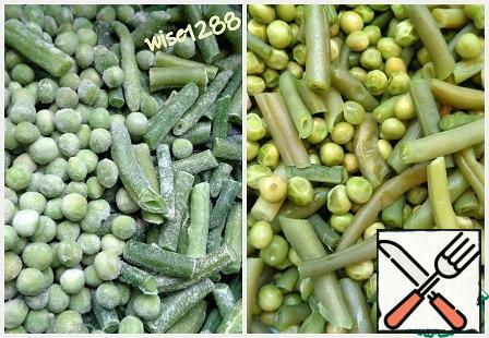 Boil the green peas and string beans from the moment of boiling for three minutes.