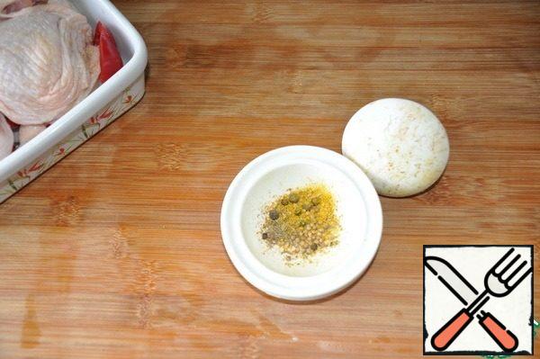 In a mortar, put cumin, coriander, allspice and black pepper, curry. Grind with a pestle.