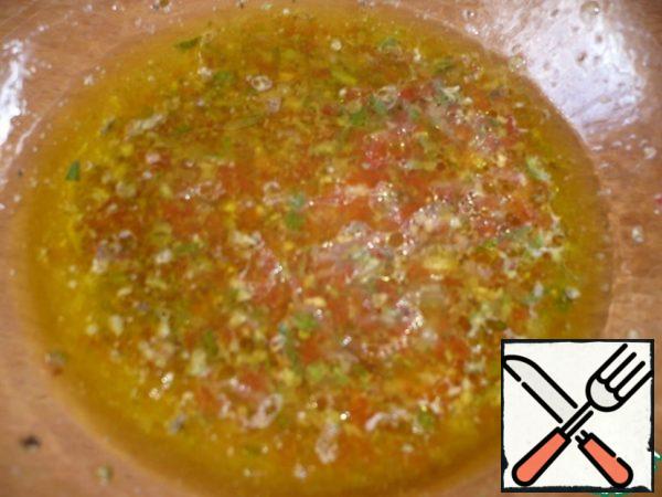 Transfer the pasta to a bowl. Add the juice of 1 lemon and olive oil.