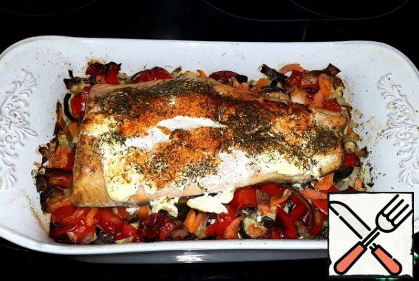 The form with salmon was put in a preheated 180 degree oven and baked for 40 minutes.