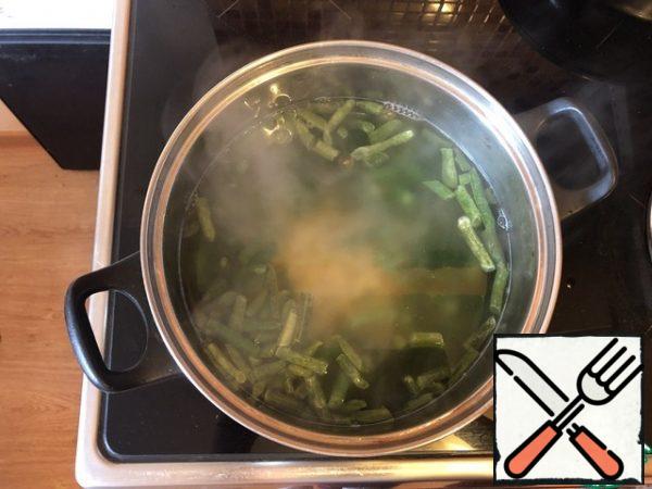 Boil the pasta and beans together. Cooking time is not more than 9-10 minutes.